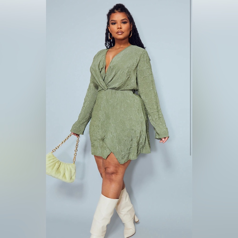 Pretty Little Thing Wrap Dress 💚
